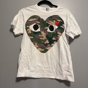Like New Comme des Garçons PLAY  Large Camouflage Heart Tee